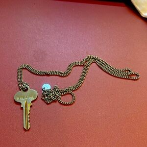 The giving keys necklace with breathe on it 33 inches